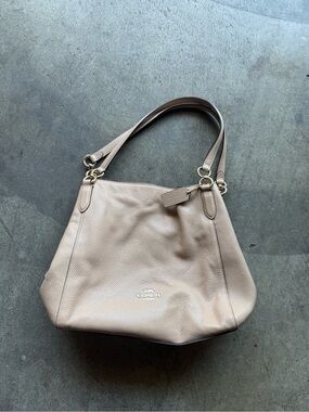 Coach - Edie Shoulder Bag - Pebbled Leather Tote Bag in Taupe